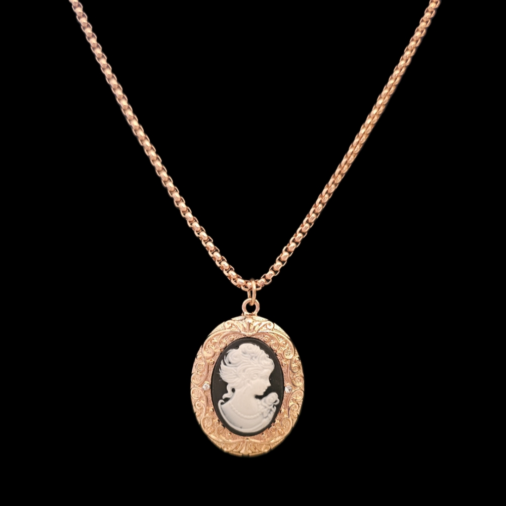 Vintage-Inspired Cameo Pendant Necklace